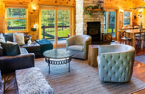 Scottsburg Cabin | Springwater Lodge: Perfect Base for Your Summer Wine Tour