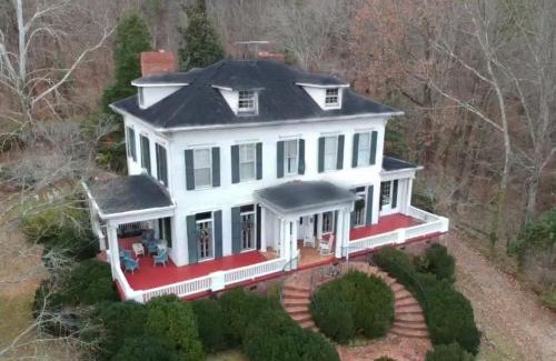 Anniston Bed & Breakfast | Experience Unmatched Comfort at Springwood Inn: 5-Star Stay