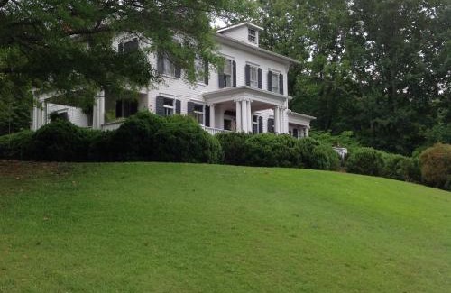 Anniston Bed & Breakfast | Experience Unmatched Comfort at Springwood Inn: 5-Star Stay