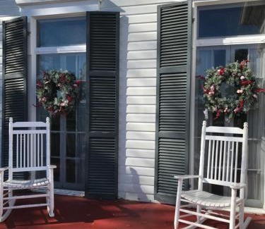 Anniston Bed & Breakfast | Experience Unmatched Comfort at Springwood Inn: 5-Star Stay
