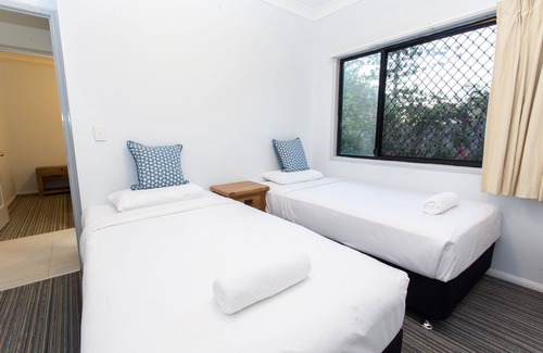 Springwood Hotel | Springwood Motor Inn: Family-Friendly Stays with Pool Access