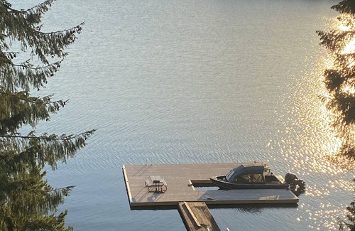 Port Alberni House | Waterfront Retreat at Sproat Lake with Stunning Views