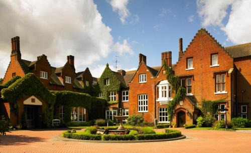 Sprowston Hotel | Escape to Sprowston Manor Hotel & Country Club Retreat
