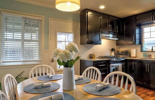 Aptos Cottage | Guest Rated: 9.8 at Spruce Beach Cottage - Steps to Sand