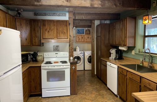 Pagosa Springs Cabin | Idyllic Spruce Moose Lodge: Creekfront Cabin Escape