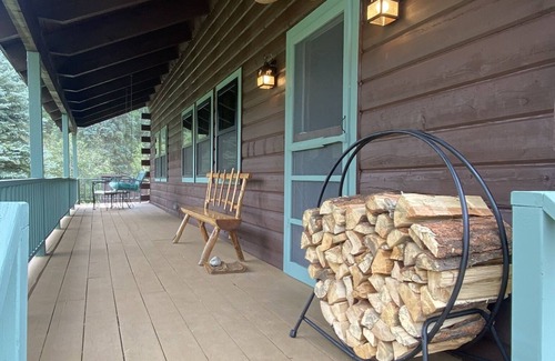 Pagosa Springs Cabin | Idyllic Spruce Moose Lodge: Creekfront Cabin Escape