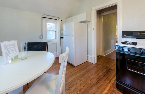 Mapleton Hill Apartment | Relaxing Spruce Street Hideaway with Spa & Kitchen Amenities