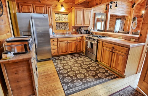 Laurel Springs Cabin | Secluded Log Cabin Retreat with Hot Tub and Free WIFI