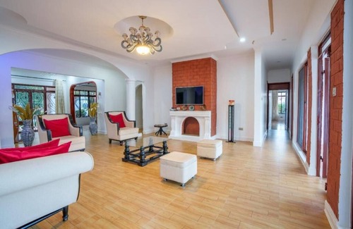 Moshi House | Discover Sprunger Avenue-Tulia Homes: Family-Friendly Retreat
