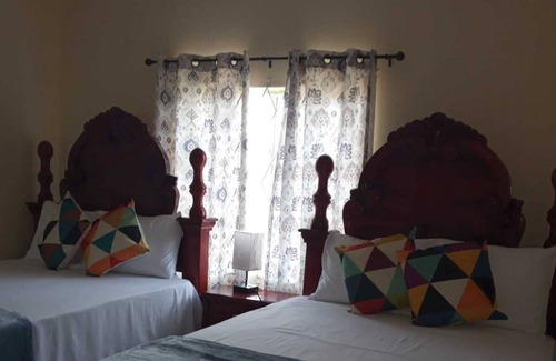 Spur Tree House | Discover Spurtree HomeAway Villa's Poolside Retreat