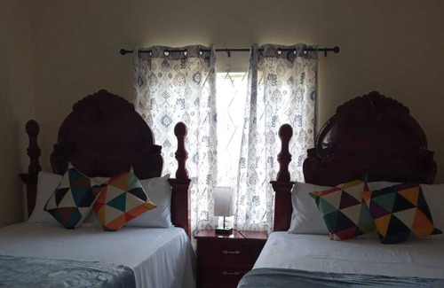 Spur Tree House | Discover Spurtree HomeAway Villa's Poolside Retreat