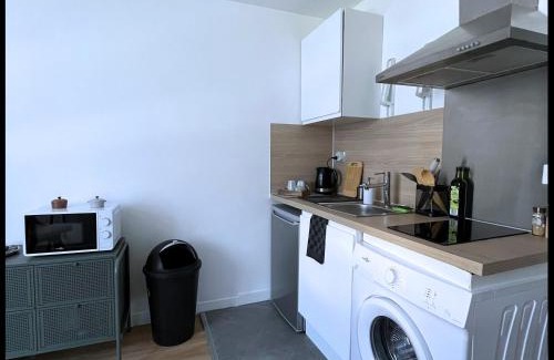 Saint-Quentin Apartment | Family-Friendly 10 SQ Appart-y: Your Perfect Getaway