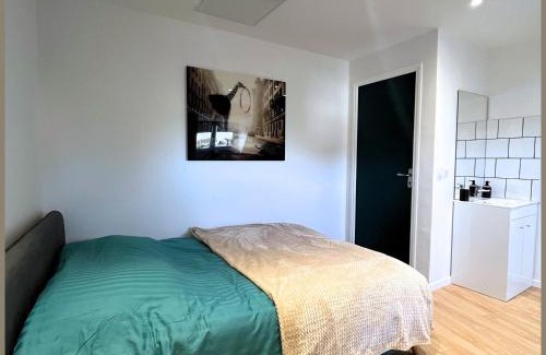 Saint-Quentin Apartment | Family-Friendly 10 SQ Appart-y: Your Perfect Getaway