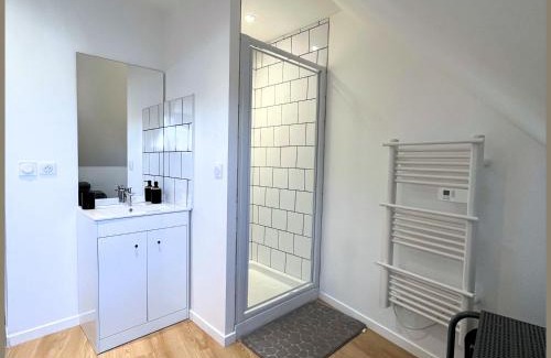Saint-Quentin Apartment | Family-Friendly 10 SQ Appart-y: Your Perfect Getaway
