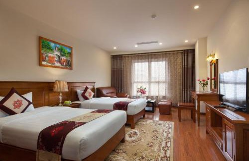 Old Quarter Hotel | Silk Queen Hotel: Family-Friendly Stay with Pool & Hot Tub