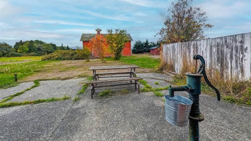 Sequim House | Child-Friendly Getaway at SQ The-Crab-Shack Retreat