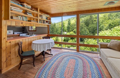 Underhill Cabin | Serene Mountain Retreat at Squabetty - 10/10 Guest Rated