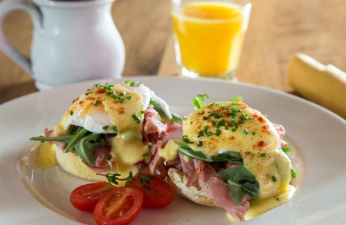 Holderness Bed & Breakfast | Guest Rated 10/10 at Squam Lake Inn with Delicious Breakfast
