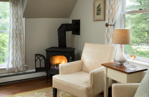 Holderness Bed & Breakfast | Guest Rated 10/10 at Squam Lake Inn with Delicious Breakfast