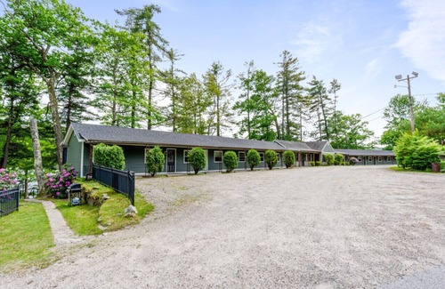 Holderness House | Explore Squam Waterfront Suite with Lake & Ocean Views