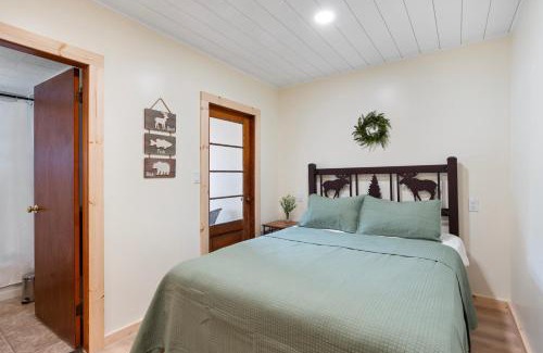 Holderness House | Waterfront Suite at Squam: Perfect Getaway for Families