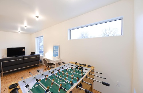 Stratford House | Convenient Square B+B: Steps from Theatres and Dining