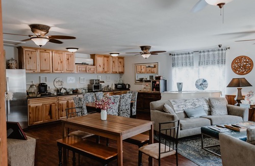 Wimberley Bed & Breakfast | Enchanting Square Inn: Pool, Spa & Family-Friendly Vibes