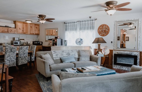 Wimberley Bed & Breakfast | Enchanting Square Inn: Pool, Spa & Family-Friendly Vibes