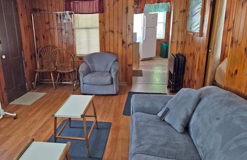 Gilford House | Lakefront Cottage Near Bank of NH Pavilion - Pet Friendly
