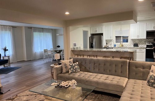 Bellamy House | Experience Squeaky Shores: Waterfront Oasis on York River