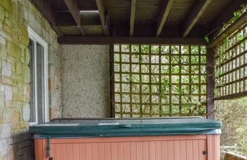 Luckett House | Explore Pet-Friendly Squirrel Creek with Pool & Hot Tub
