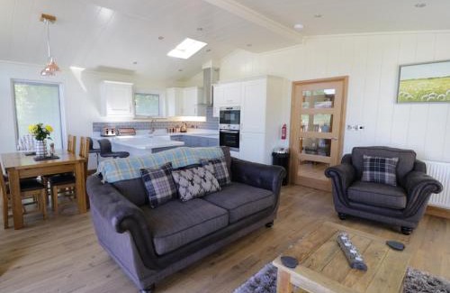 Gargrave House | Elegant Squirrel Lodge: 5-Star Family-Friendly Retreat