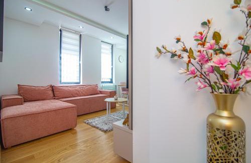 Zlatibor Apartment | Discover Srebrni vrhovi 07: Pet-Friendly Retreat with Pool
