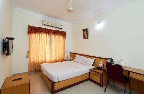Kuppaayil Hotel | Discover Sree Gokulam Sabari: Family-Friendly Retreat