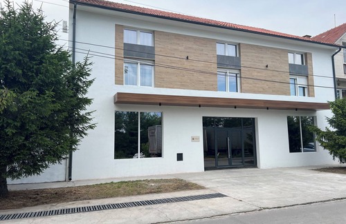 Stara Pazova Apartment | Discover Sremsky Inn: Family-Friendly with Free Breakfast