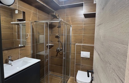Stara Pazova Apartment | Discover Sremsky Inn: Family-Friendly with Free Breakfast