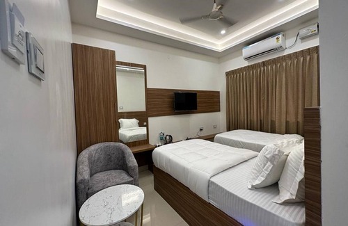 Srirangam Hotel | Budget-Friendly Stay at Sri Krishna Residency with Breakfast