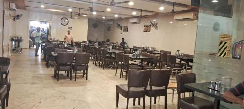 Tiruchirappalli Hotel | Welcoming Sri Maharaja Residency: Family-Friendly Comforts
