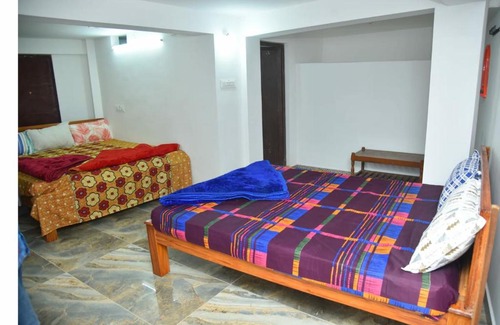 Valparai House | Cozy Sri Murugan Homestay: Pet & Child Friendly Escape