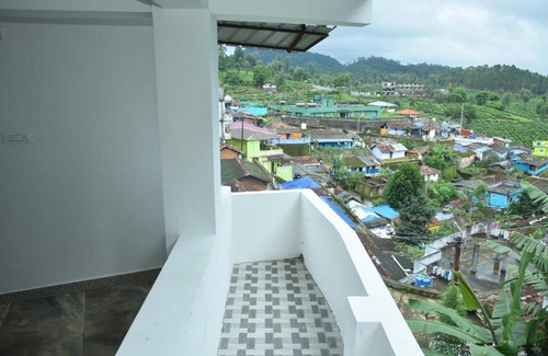 Valparai House | Cozy Sri Murugan Homestay: Pet & Child Friendly Escape