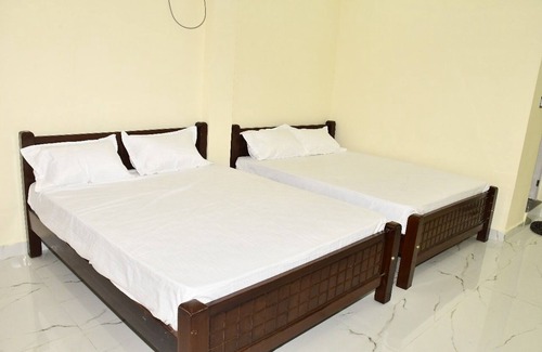 Andipatti Hotel | SRI NAVANEETHA KRISHNA MAHAL & RESIDENCY