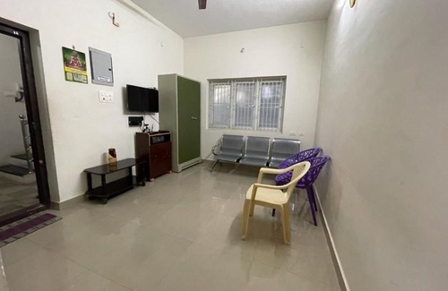 Srirangam Apartment | Budget-Friendly Sri Nivas: Ideal for Families and Kids