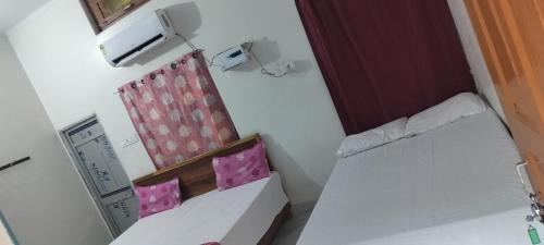 Ayodhya House | Sri Rameshwaram Guest House Near by Hanuman Garhi 300 meters