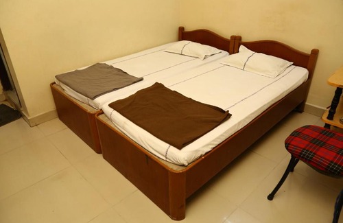 Secunderabad Cabin | Convenient Sri Sai Krishna Deluxe Lodge with Family Amenities