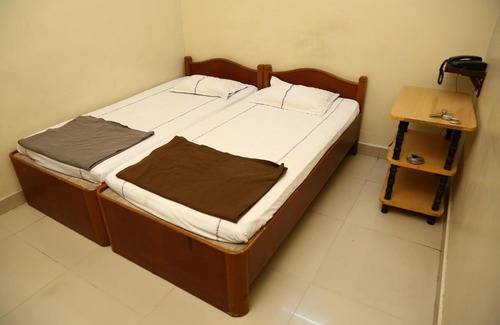 Secunderabad Cabin | Convenient Sri Sai Krishna Deluxe Lodge with Family Amenities