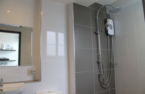 Huay Kaew Apartment | Modern Studio in Town: Family-Friendly & Accessible Stay