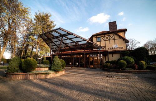 Lutsk Hotel | Relax at Sribni Leleky Hotel & Spa with Pool and Hot Tub