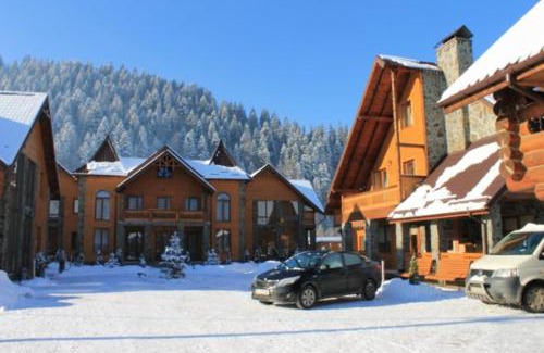 Mykulychyn Hotel | Discover Sribni Rosy: Pet-Friendly Stay with Pool & Dining