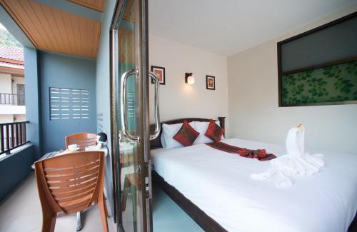 Khuekkhak House | Discover Srichada Hotel Khaolak with Kitchen Amenities