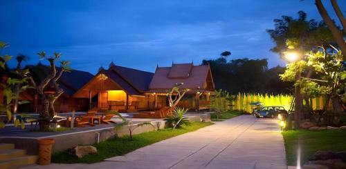 Cha-am Resort | Discover Srisawat Resort: Family-Friendly Getaway Awaits